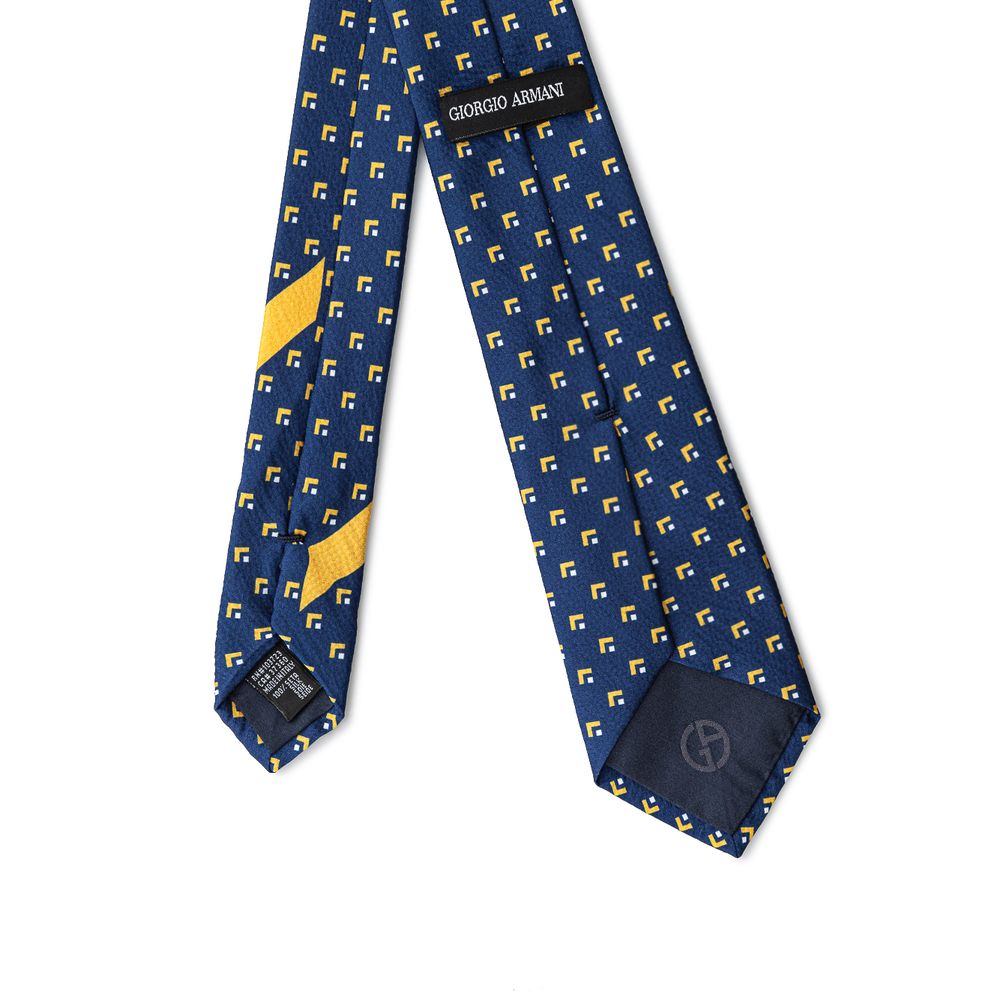 Giorgio Armani Blue Silk Tie in Elegant Design