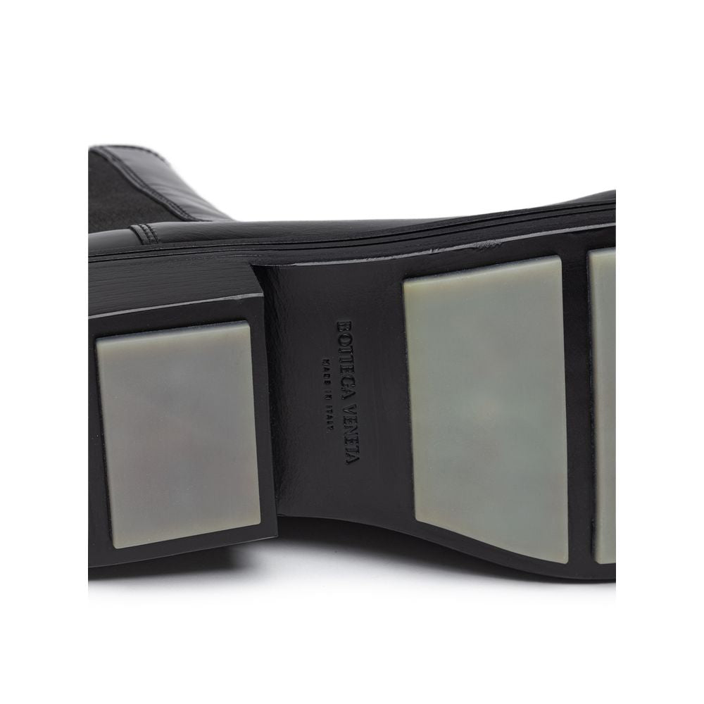 Bottega Veneta Black Leather Boot for Timeless Elegance