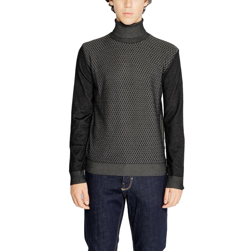 Hamaki-Ho Black Viscose Sweater for Timeless Elegance