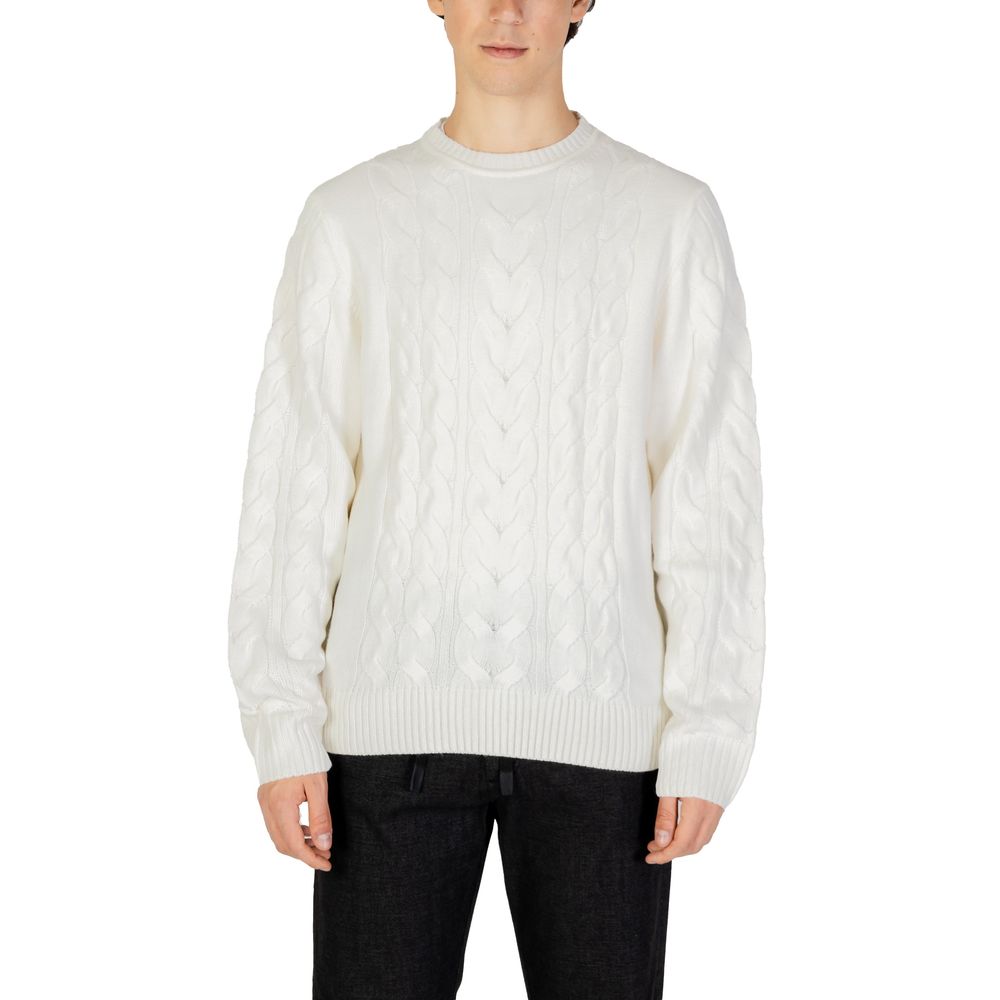 Hamaki-Ho White Acrylic Sweater for Elevated Casual Elegance