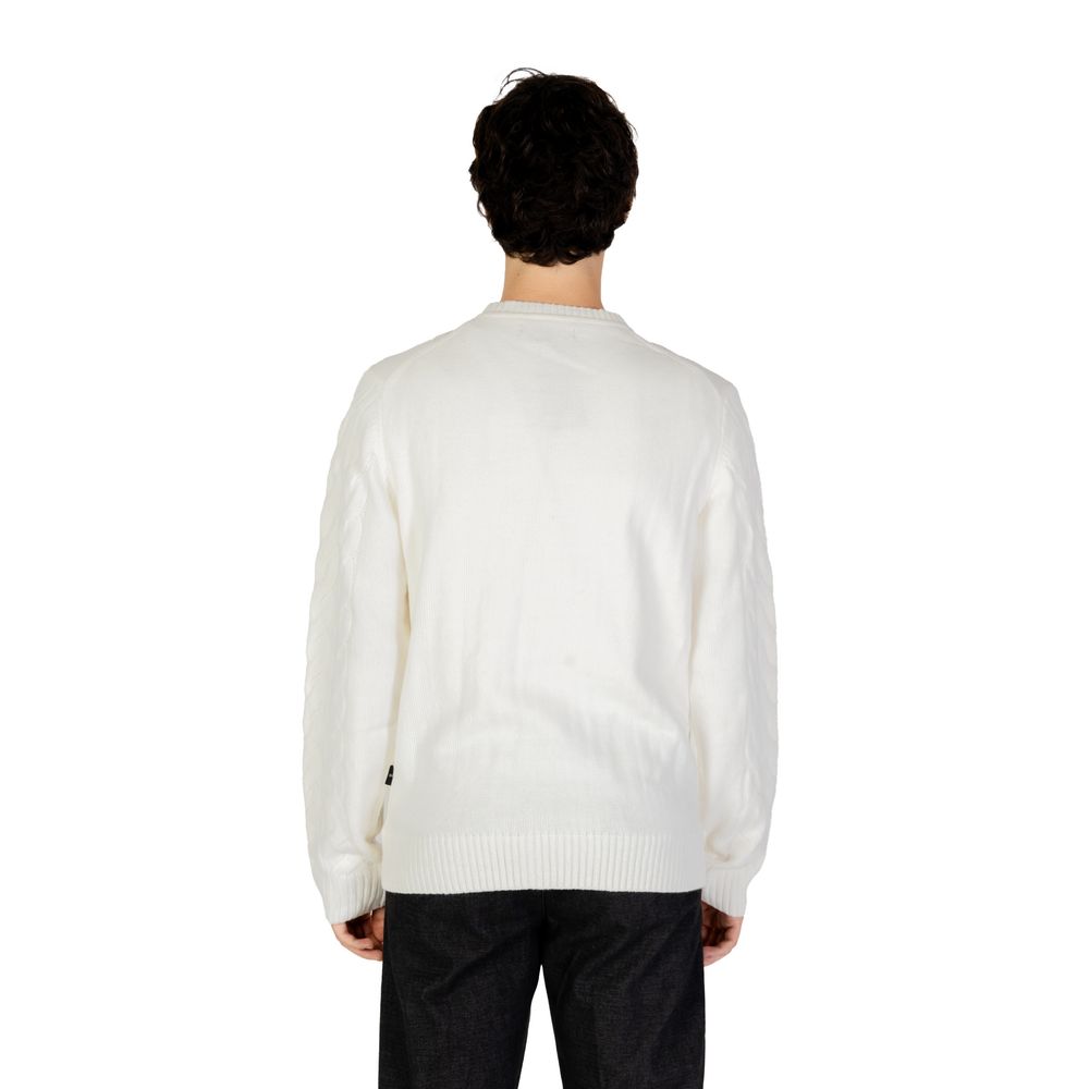 Hamaki-Ho White Acrylic Sweater for Elevated Casual Elegance