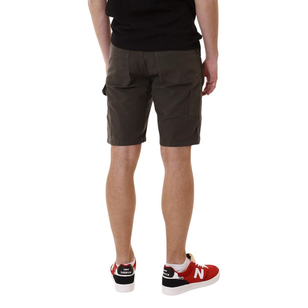 Lyle & Scott Green Cotton Short for Elevated Casual Style