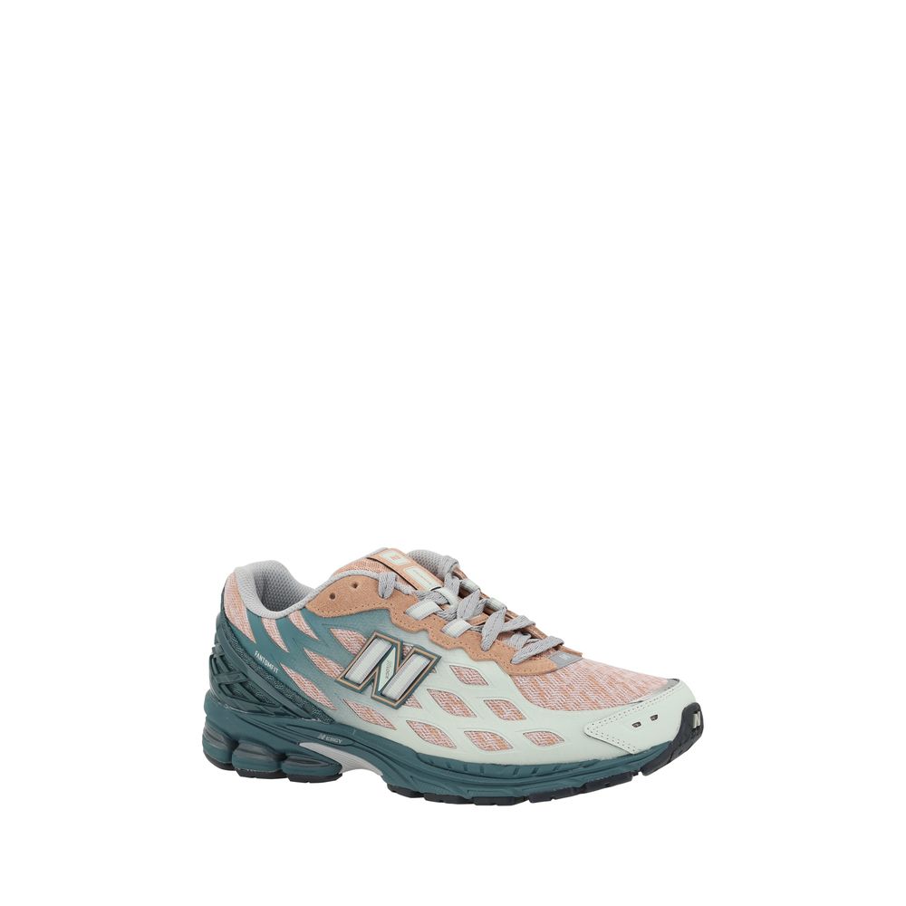 New Balance White Mesh Sneakers - Elevate Your Street Style